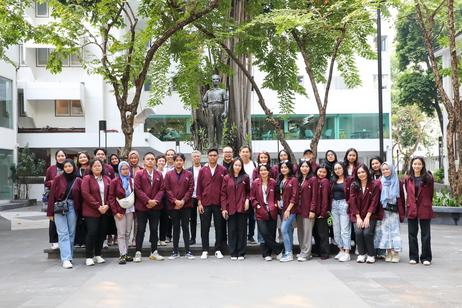 คณาจารย์และนักศึกษาจาก Himpunan Mahasiswa Arsitektur (HIMARS), Bina Nusantara University ประเทศอินโดนีเซียเยี่ยมเยียนคณะฯ